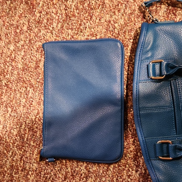 Thirty-one Jewell purse with extra zip pouch. - Picture 3 of 4